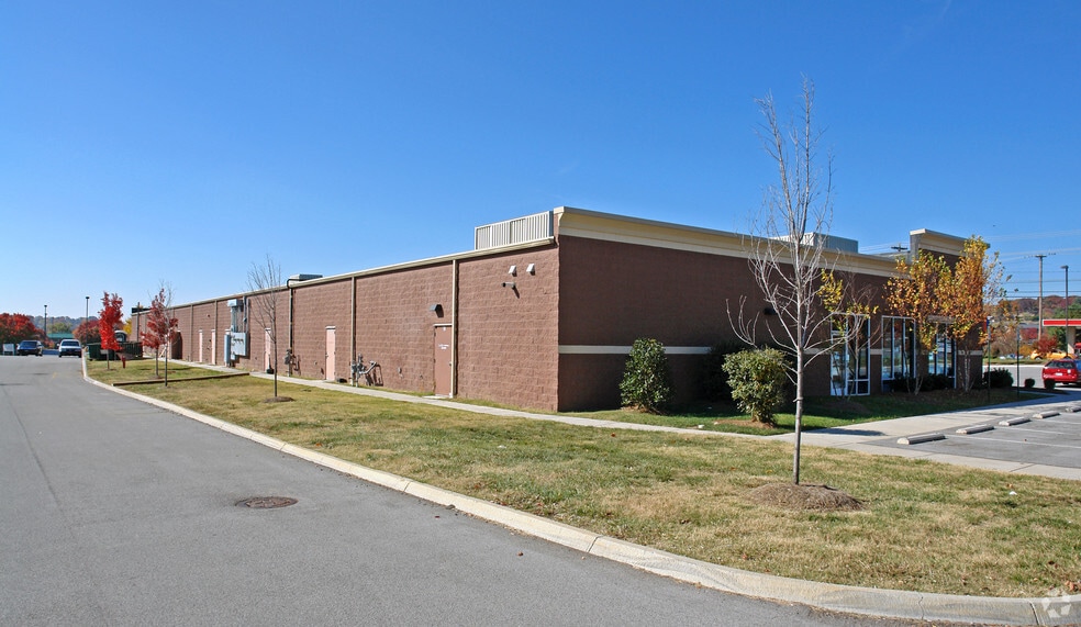 More Photos Of 11124 Kingston Pike, Knoxville Freestanding For Lease