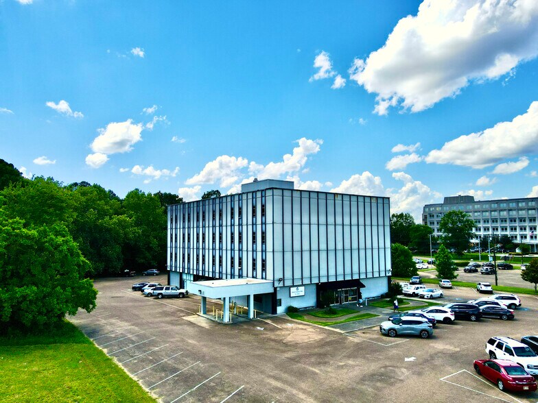More Photos Of 1815 Hospital Dr, Jackson Medical For Sale