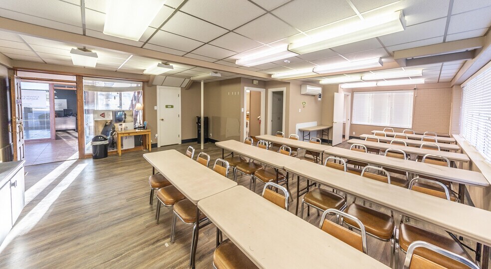 More Photos Of 5 Briercroft Office Park, Lubbock Office For Sale