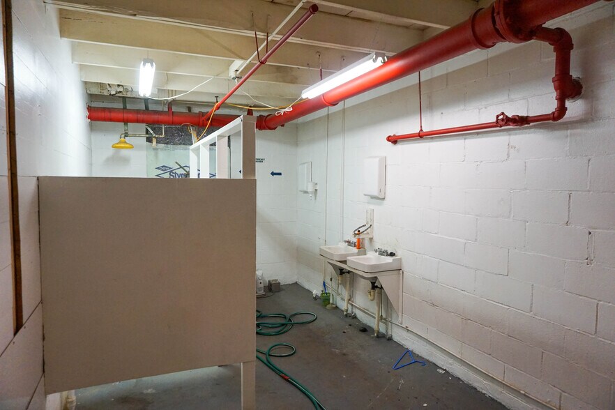 More Photos Of 714 S Franklin St, Cuba Industrial For Sale