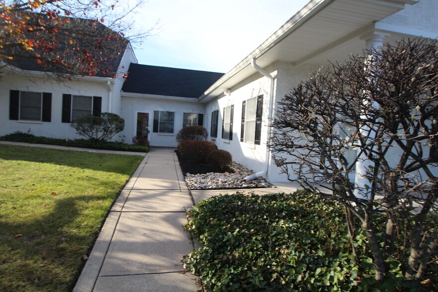 More Photos Of 1 Nami Ln, Hamilton Medical For Sale