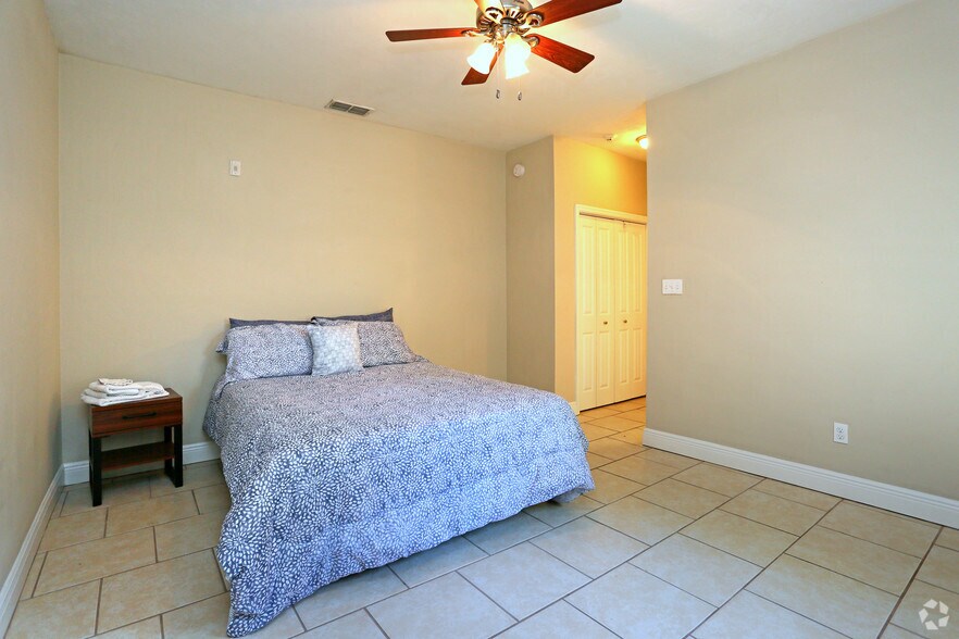 More Photos Of 1602 Airport Dr, Tallahassee Apartments For Sale