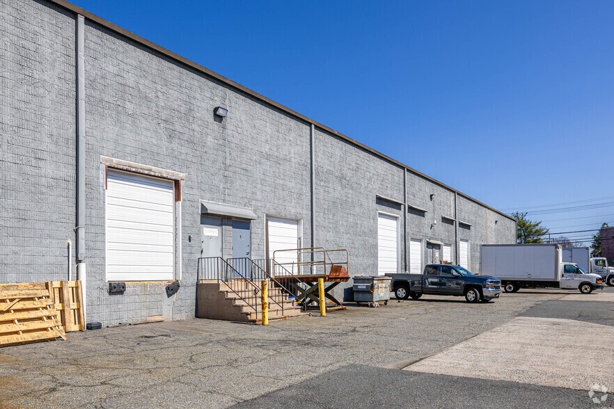 More Photos Of 140 Ethel Rd W, Piscataway Warehouse For Lease