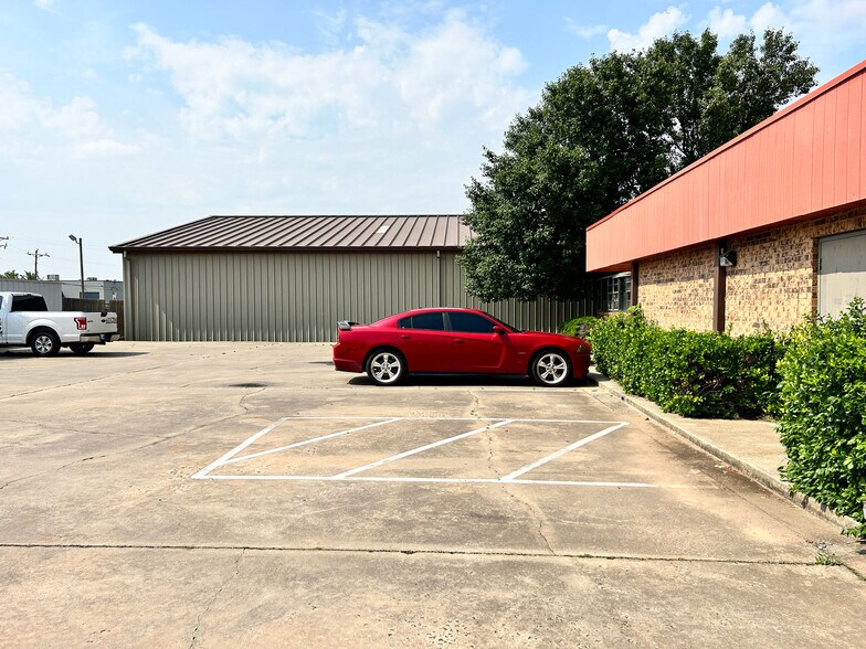 More Photos Of 1917 S Harvard Dr, Oklahoma City Office For Lease