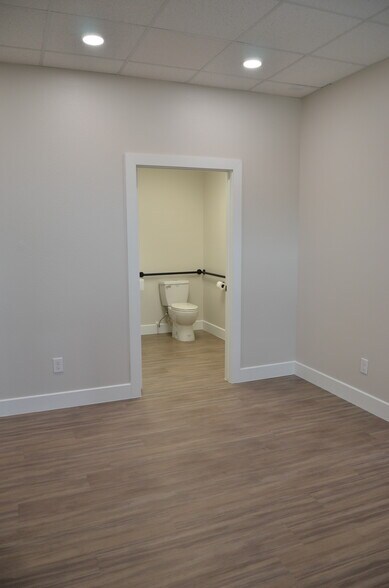 More Photos Of 7115 FM 2920, Spring Unknown For Lease