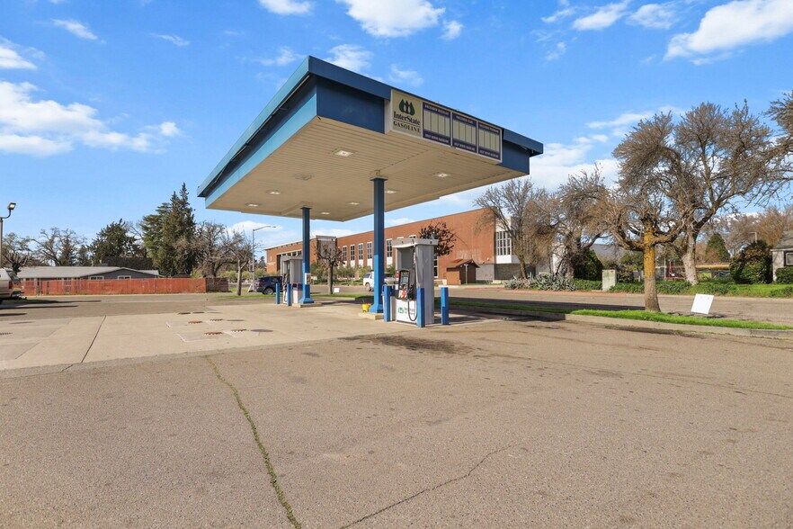 More Photos Of 1715 Walnut St, Red Bluff Service Station For Sale
