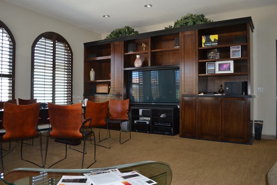 More Photos Of 10960 Ventura Blvd, Studio City Office For Lease