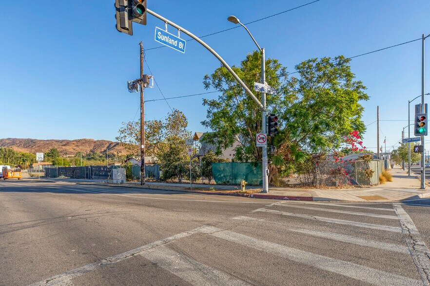 More Photos Of 9052-9058 Sunland Blvd, Sun Valley Office For Sale