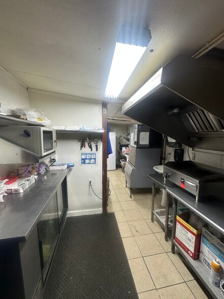 More Photos Of 4602 1625 North Rd, Danvers General Retail For Sale