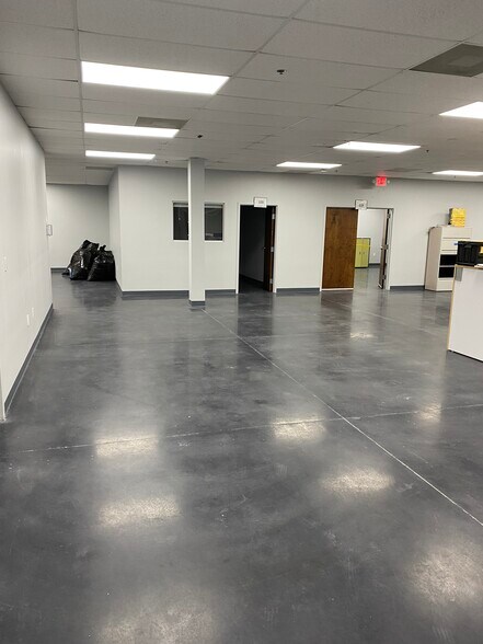 More Photos Of 8010 Sunport Dr, Orlando Light Distribution For Sale