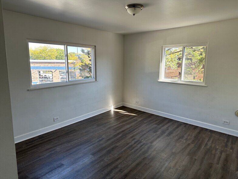 More Photos Of 220-230 Hicks Pl, Palatine Storefront Retail Residential For Sale