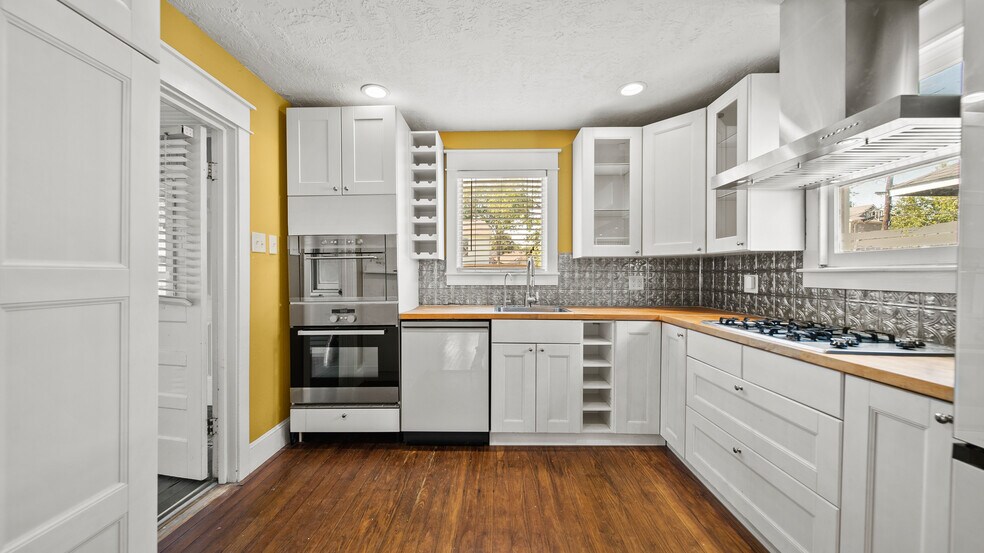 More Photos Of 6005 N Main St, Houston Office Residential For Sale