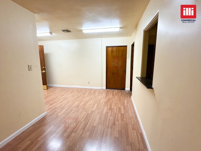 More Photos Of 14435 Hamlin St, Van Nuys Medical For Lease