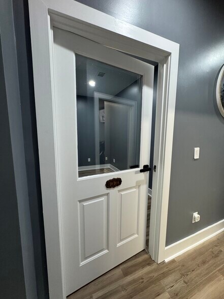 More Photos Of 301-304 Macy Dr, Roswell Medical For Lease