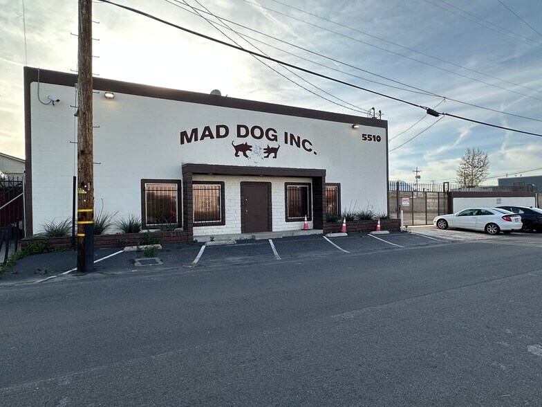 More Photos Of 5500-5510 Satsuma Ave, North Hollywood Warehouse For Sale