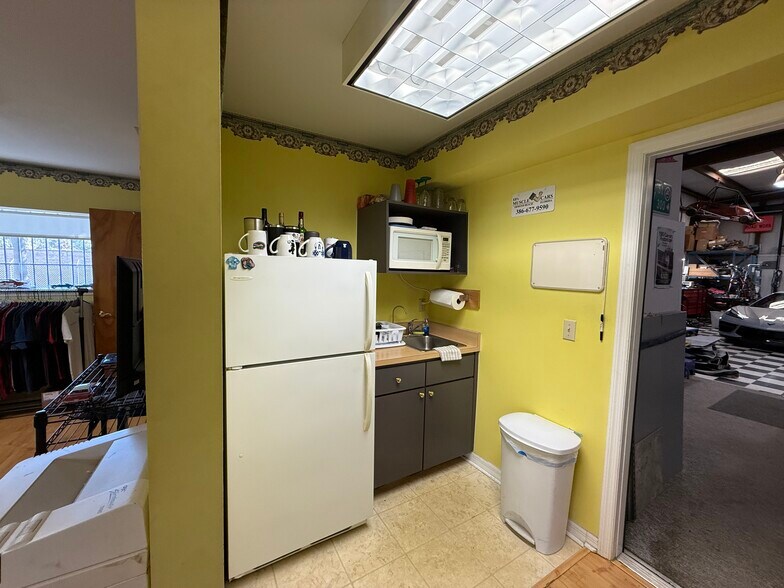 More Photos Of 50 S Perrott Dr, Ormond Beach Service For Sale