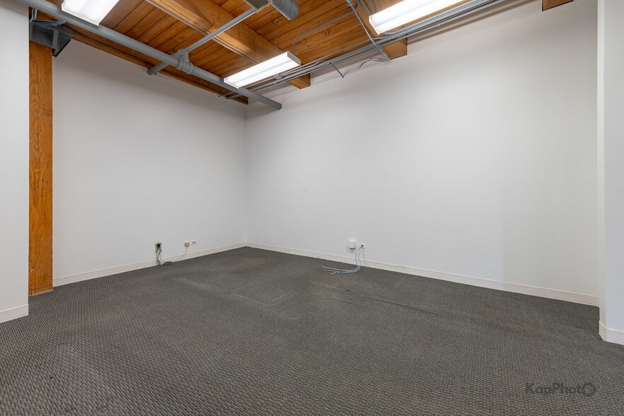 More Photos Of 921 W Van Buren St, Chicago Office Residential For Sale