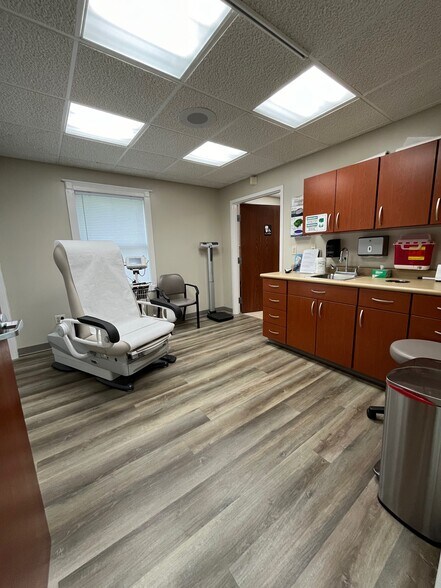 More Photos Of 600 Stony Brook Ct, Newburgh Medical For Sale