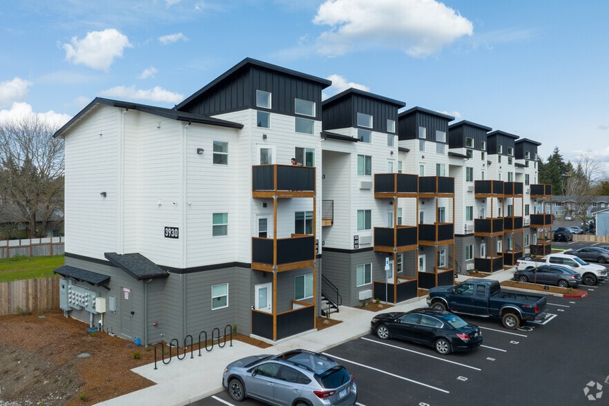 More Photos Of 3910-3940 Cherry Ave NE, Keizer Storefront Retail Office For Lease