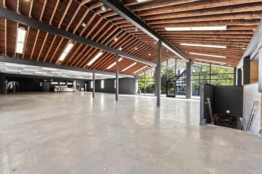 More Photos Of 7560 Macomb St, Grosse Ile Storefront Retail Office For Sale