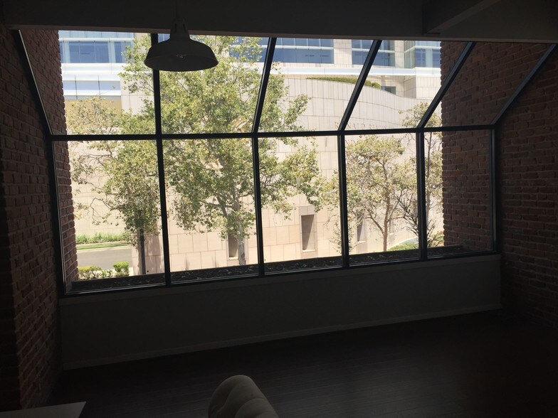 More Photos Of 414-416 W 4th St, Santa Ana Office For Sale