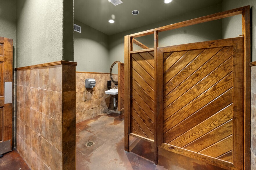 More Photos Of 12910 US Highway 281 N, Spring Branch Restaurant For Sale