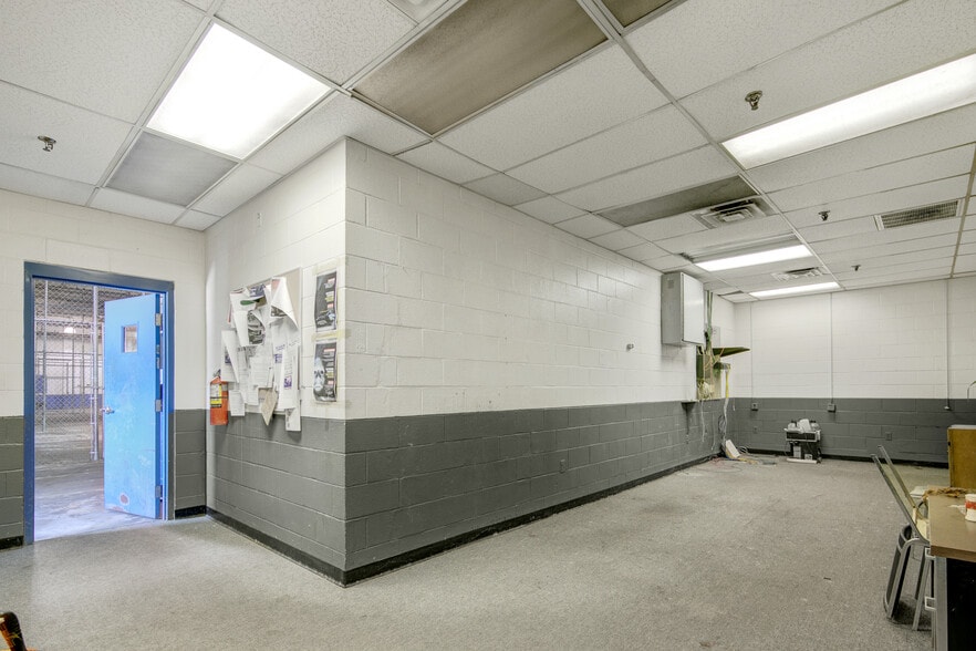 More Photos Of 3036 Gillespie St, Fayetteville Manufacturing For Lease