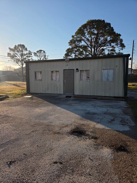 More Photos Of 8222 N Highway 146, Baytown Specialty For Lease