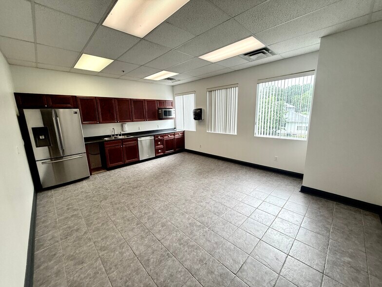 More Photos Of 1111 Van Voorhis Rd, Morgantown Medical For Lease