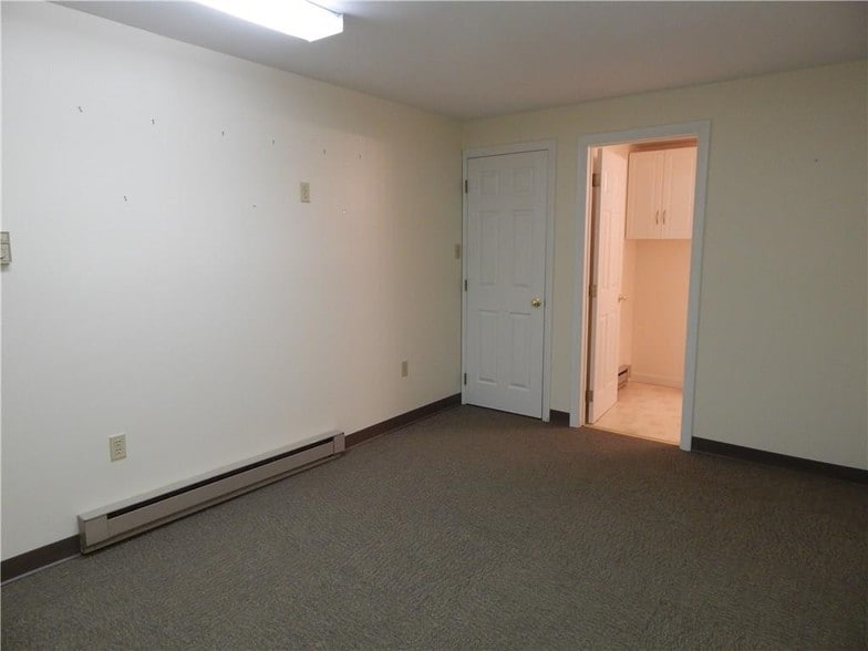 More Photos Of 189-191 Middlesex Ave, Chester Storefront Retail Office For Lease