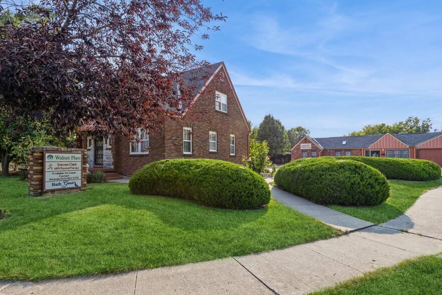 More Photos Of 324 1st St, Des Moines General Retail For Sale