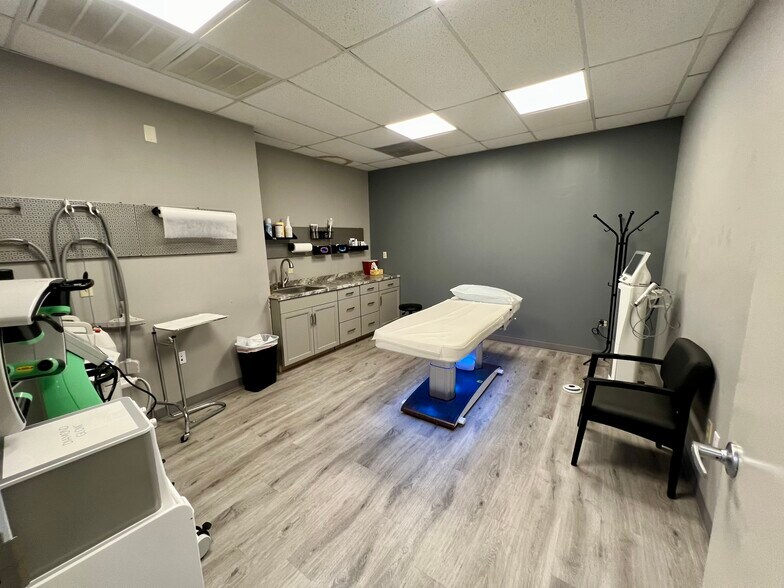 More Photos Of 2975 N Germantown Rd, Bartlett Storefront For Sale