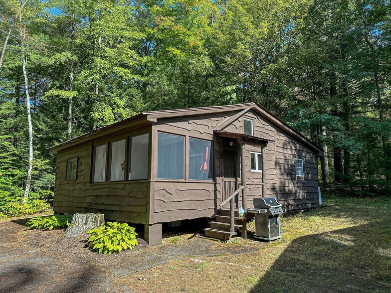 More Photos Of 365 E River Dr, Lake Luzerne Hotel For Sale