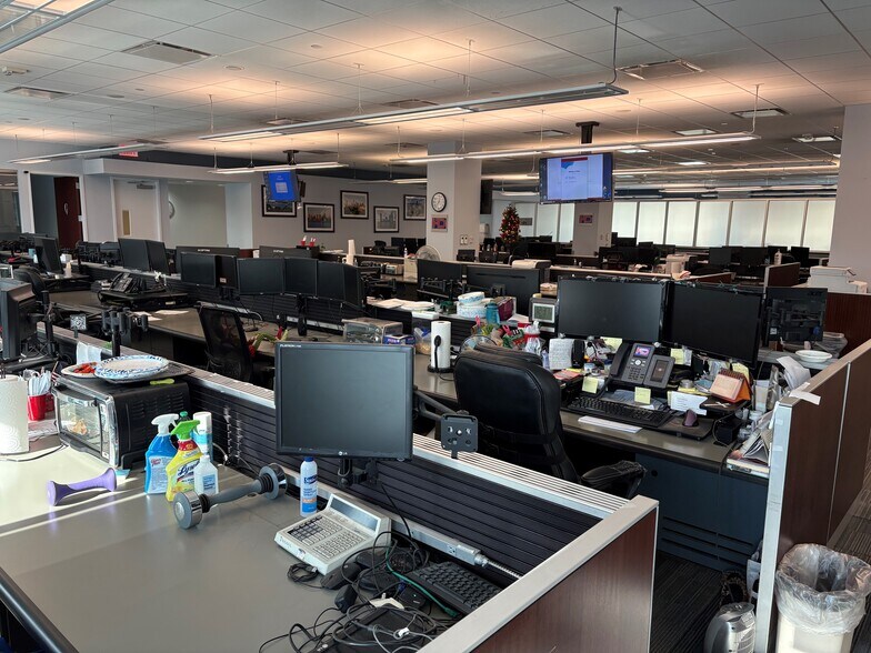 More Photos Of 111 Town Square Pl, Jersey City Office For Sale