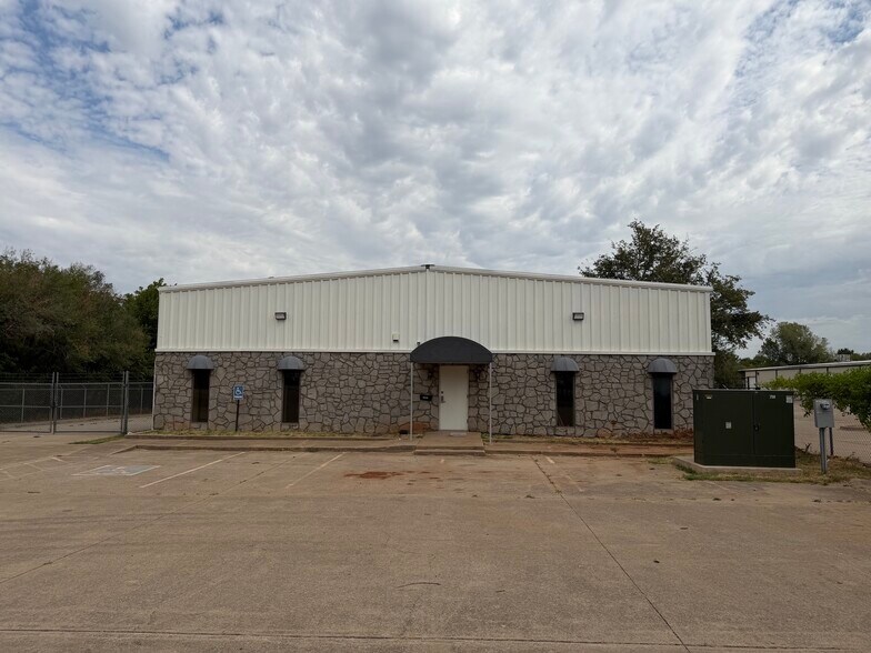 More Photos Of 1901 SE 29th St, Oklahoma City Manufacturing For Sale