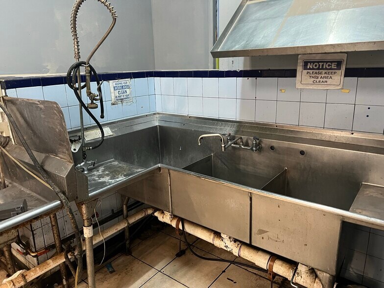 More Photos Of 4009 34th St, Mount Rainier Restaurant For Sale