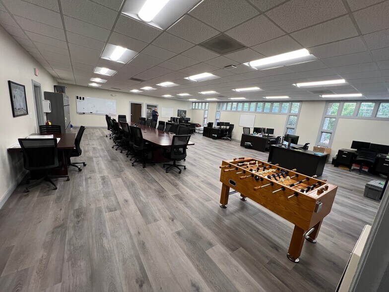 More Photos Of 4425 Belle Oaks Dr, North Charleston Light Distribution For Lease