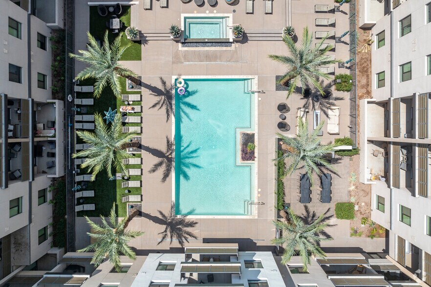 More Photos Of 2040-2060 N Scottsdale Rd, Scottsdale Apartments For Lease