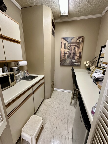 More Photos Of 307 Harvey St, Winston-Salem Freestanding For Sale