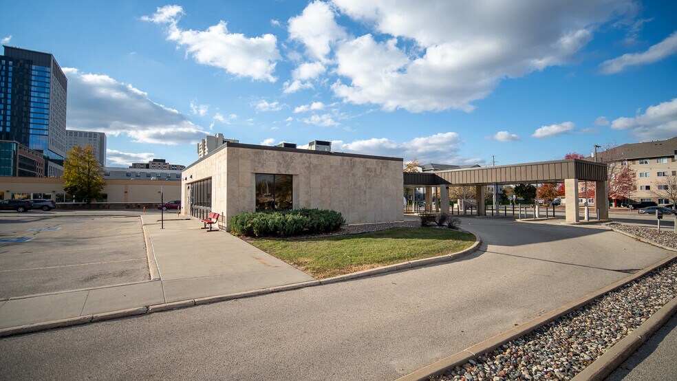 More Photos Of 209 E Center St, Rochester Bank For Lease