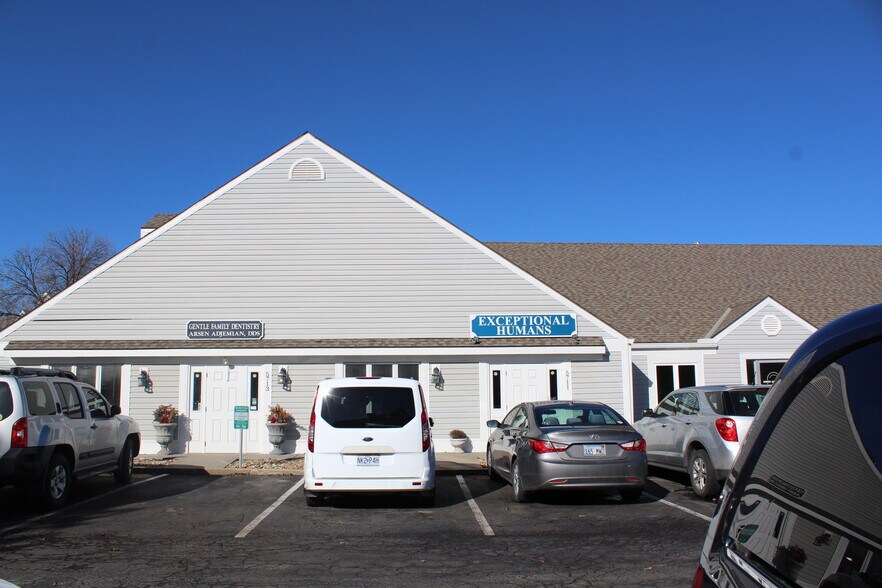 More Photos Of 5703-5713 NW 64th Ter, Kansas City Medical For Sale