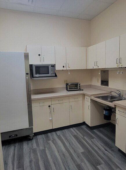 More Photos Of 4229 Lafayette Center Dr, Chantilly Business Park For Sale