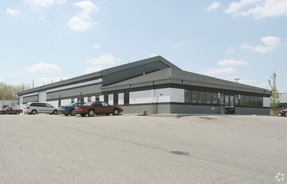 More Photos Of 5910 Enterprise Dr, Lansing Showroom For Lease