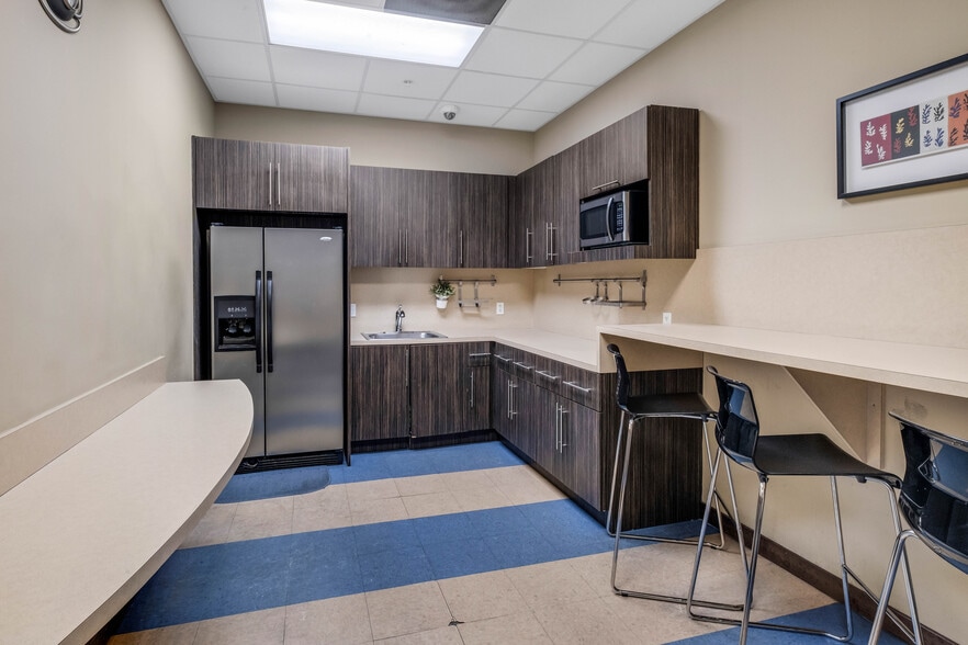 More Photos Of 7620 NW 25th St, Miami Distribution For Sale