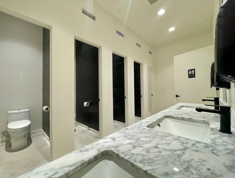 More Photos Of 2130-2220 Livingston St, Oakland Light Manufacturing For Lease