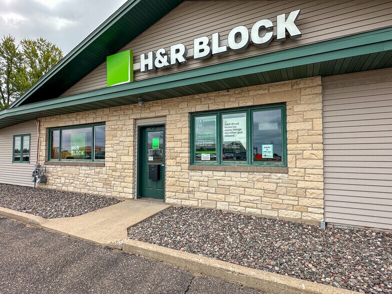 More Photos Of 233 S 8th St, Medford Office For Sale