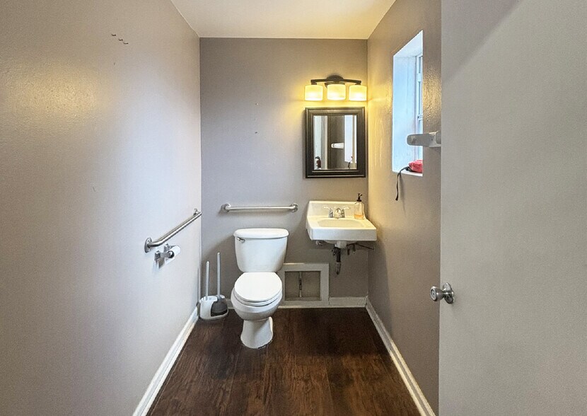 More Photos Of 1005 S St Francis Rd, Santa Fe General Retail For Lease