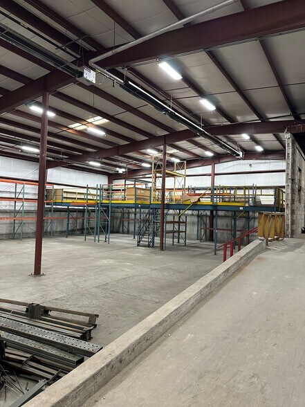 More Photos Of 255 S Regent St, Port Chester Warehouse For Lease