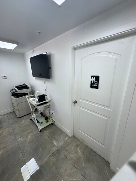 More Photos Of 10859 NW 21st St, Doral Warehouse For Lease