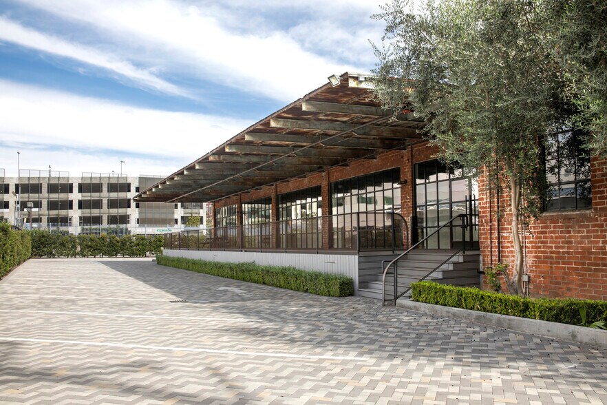 Primary Photo Of 2045 Violet St, Los Angeles Office For Lease